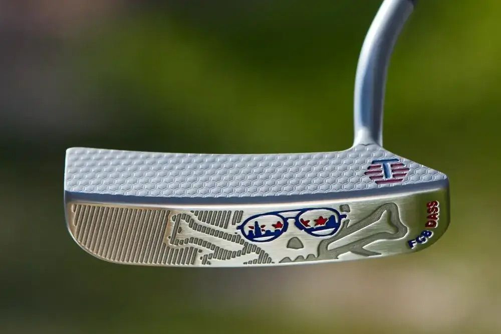 A close up of one of the sample custom golf putter designs from Bettinardi.