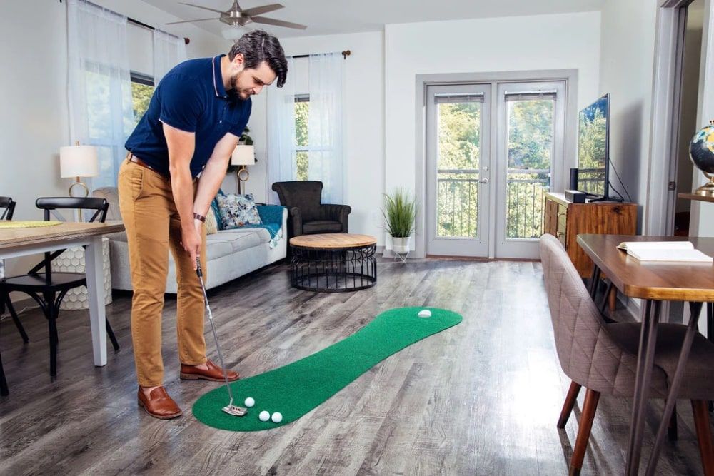 Indoor putting green eagle 8 putting mat as one of the many promotion gift ideas on this list