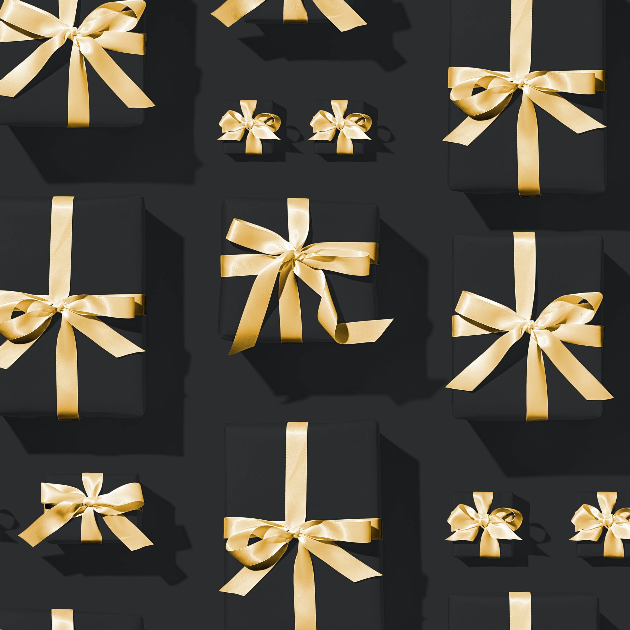 many black gift boxes for employee gifts under $100