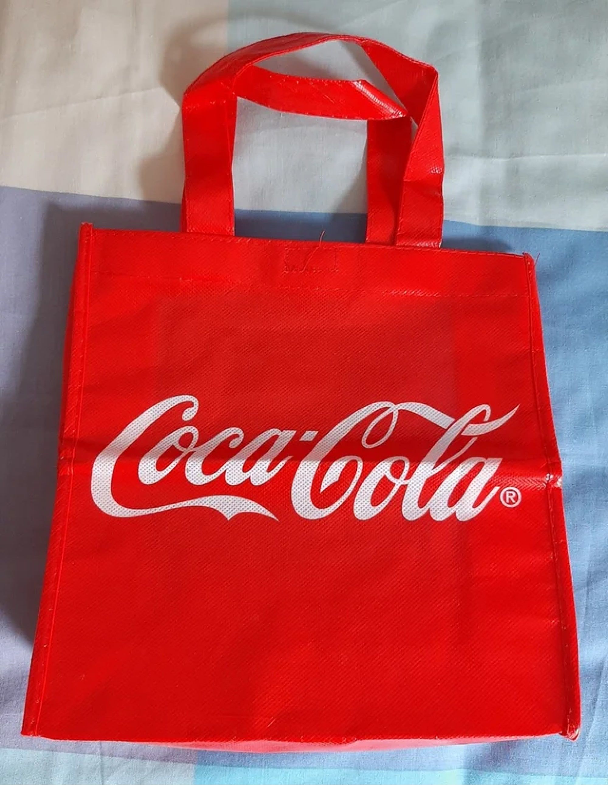 coca cola traditional red swag bag design