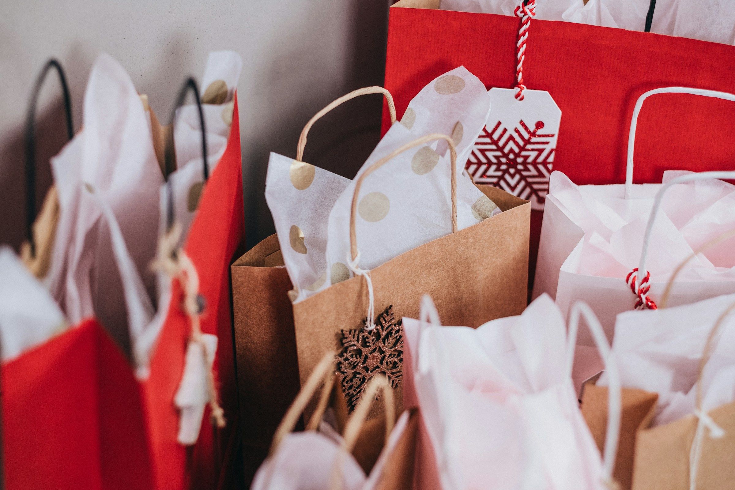 Holiday gift bags for employees sale